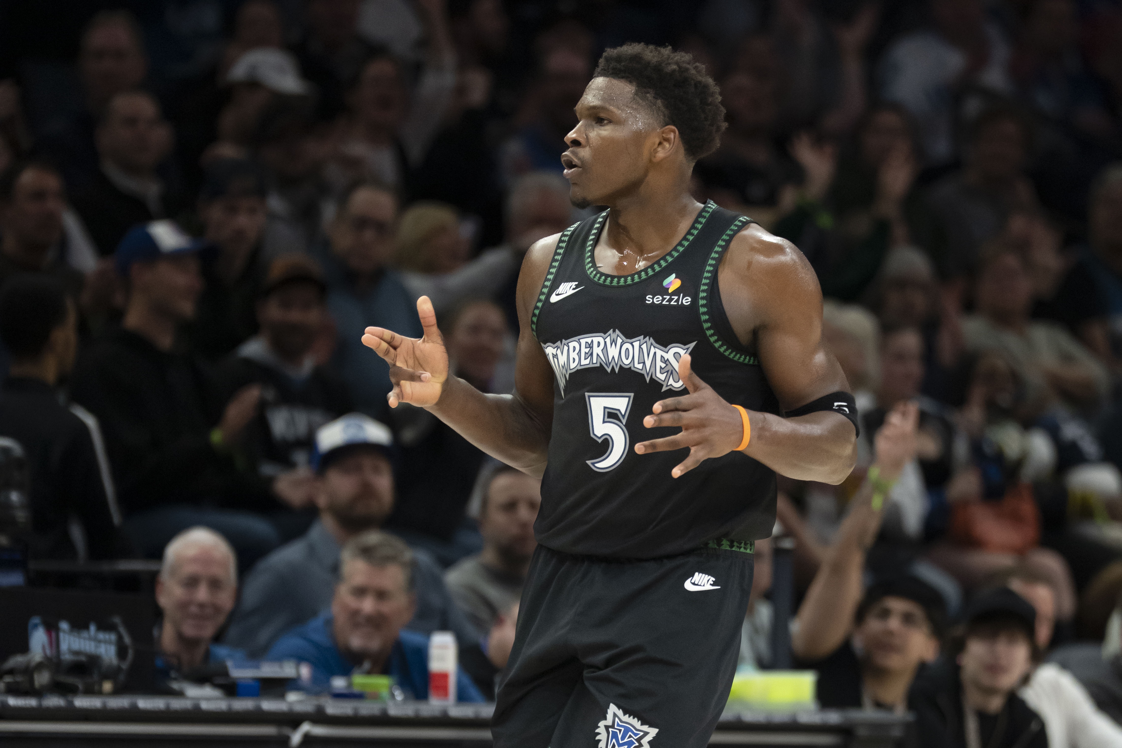 世界杯比赛在线观看地址-迟到不影响状态！华子替补复出22分钟13中7砍17分4助 正负值+29