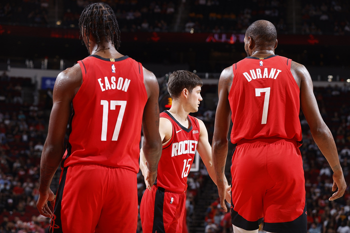 世界杯比赛在线观看地址-伊森攻防状态火热，布伦森被防得欲哭无泪，申京调整出色各司其职|火箭|尼克斯|NBA常规赛|投篮|阿尔佩伦-申京_新浪体育_新浪新闻