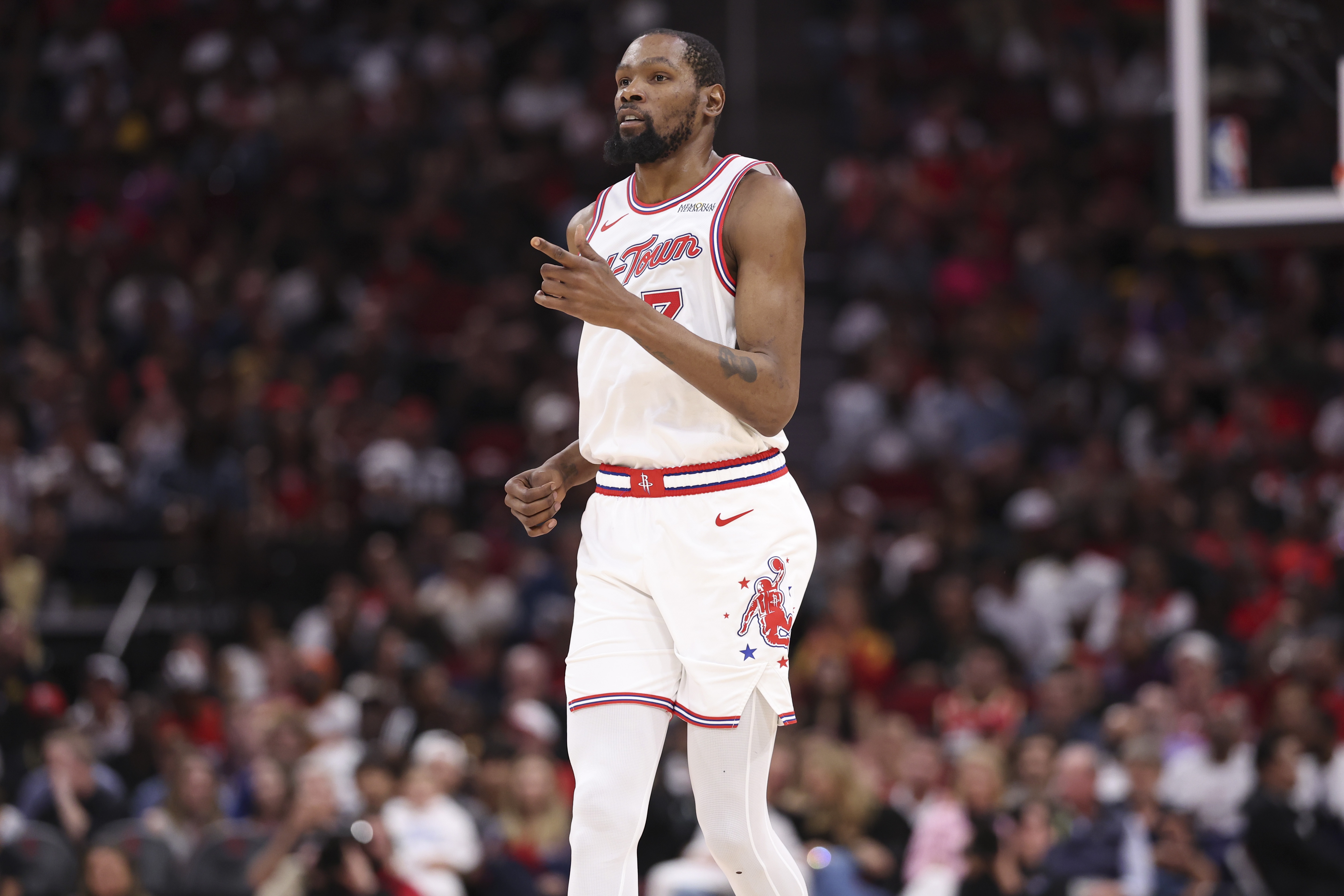 世界杯官方直播软件官网下载-斯玛特：季后赛对阵杜兰特很残酷 他是史上最伟大球员之一